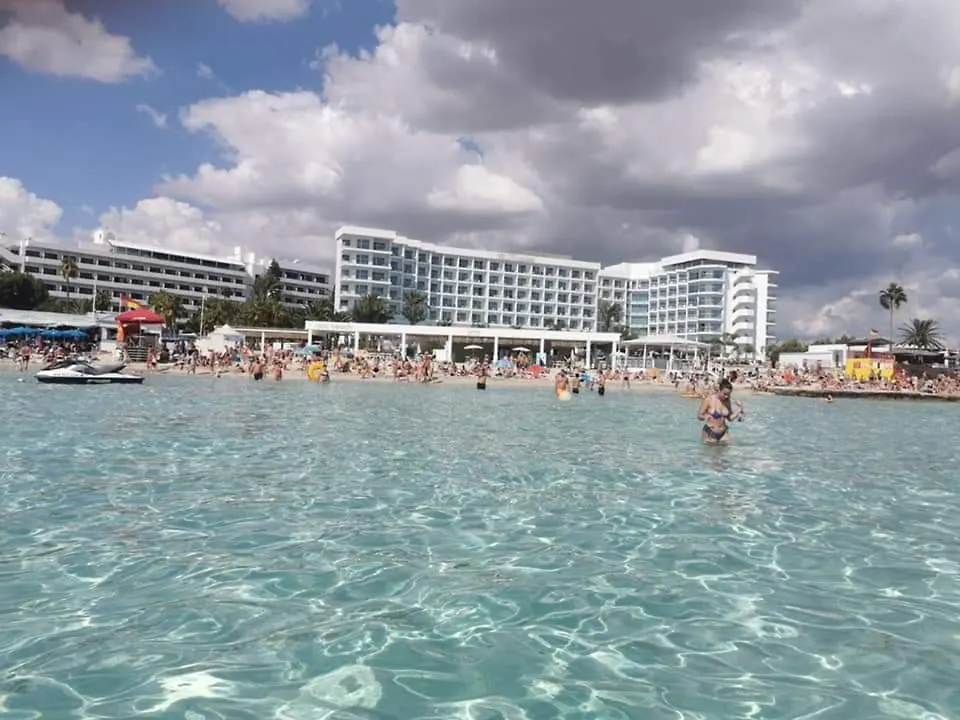 Nissi 3 Pool View 2 Bedroom Apartment With Large Veranda 圣纳帕