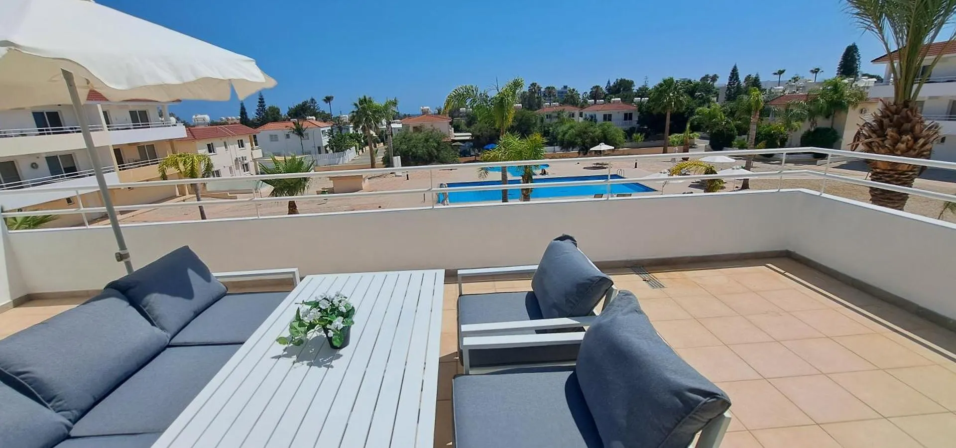 Nissi 3 Pool View 2 Bedroom Apartment With Large Veranda 圣纳帕