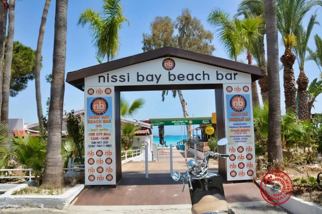 Nissi 3 Pool View 2 Bedroom Apartment With Large Veranda 圣纳帕